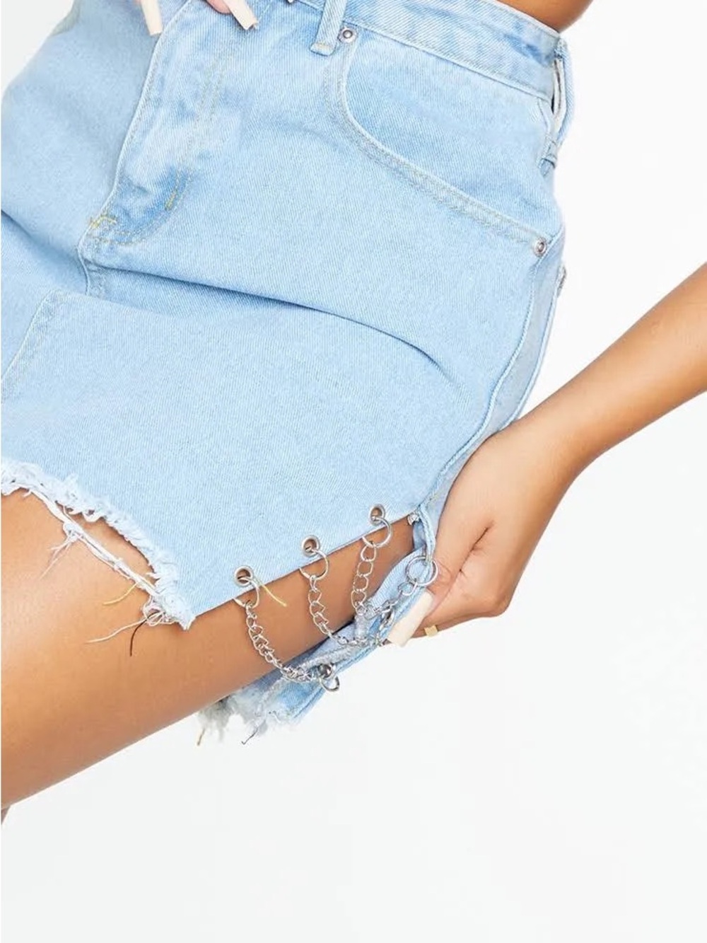 ⛓️💥 PrettyLittleThing Light Blue Denim Mini Skirt with Side Chain Detail ⛓️💥 - Picture 3 of 10